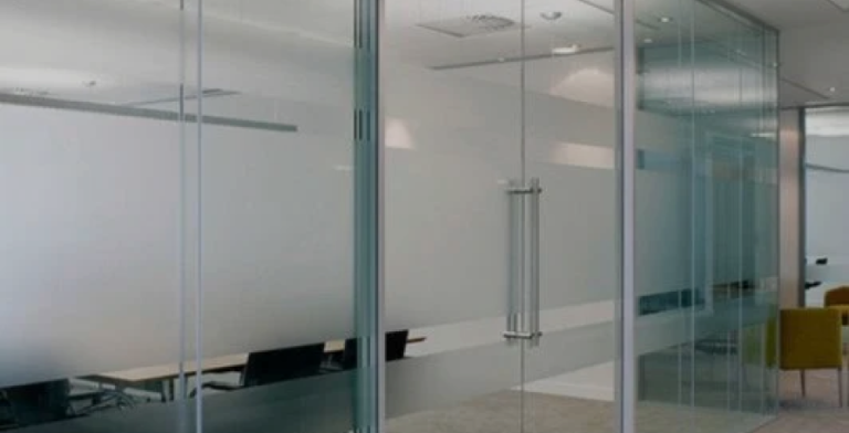 1-Beneficios-de-las-Puertas-de-Vidrio-768x392